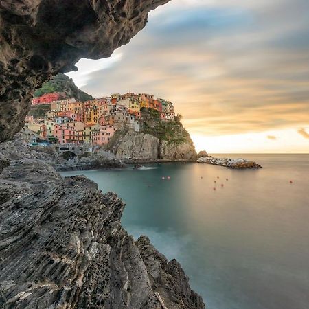 L' Attico Giallo Oro Di Giulia مانارولا المظهر الخارجي الصورة