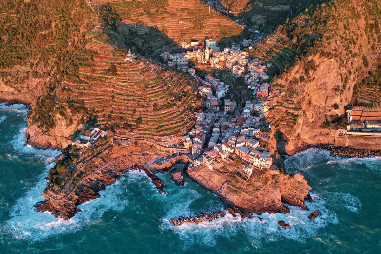 L' Attico Giallo Oro Di Giulia مانارولا المظهر الخارجي الصورة