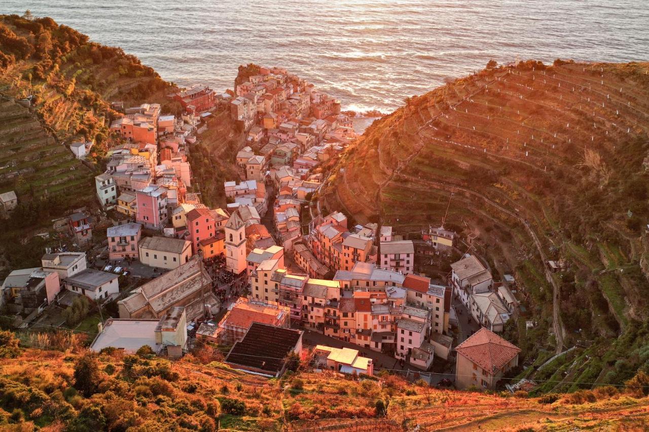 L' Attico Giallo Oro Di Giulia مانارولا المظهر الخارجي الصورة